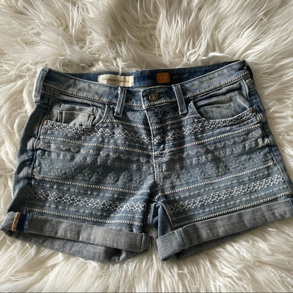 Anthro Pilcro stet embroidered denim jean short‎ 28
